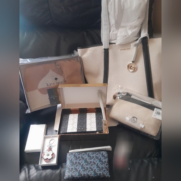 New Multi Items Coach ,Michael Kors,Kate Spade NWT 🌸 6 Items Great Items - Picture 9 of 15